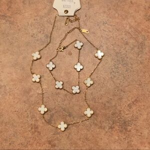 Elegant Gold and White Clover Necklace